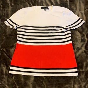 Super cute slightly form fitting shirt